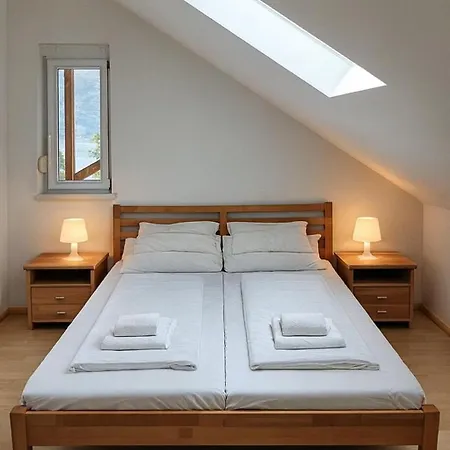 Waterfront For 8 Persons With Free Parking Apartament Ostriach