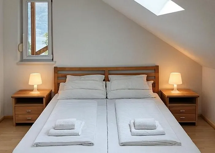 Waterfront For 8 Persons With Free Parking Apartament Ostriach