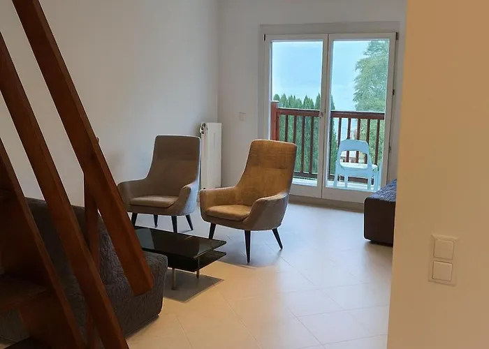 Waterfront For 8 Persons With Free Parking